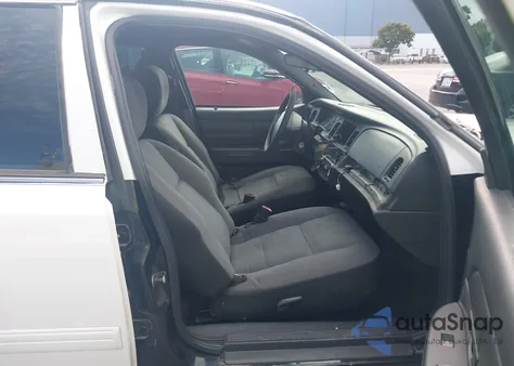 2011 Ford Crown Victoria Police Interceptor z USA, uszkodzony, nr VIN 2FABP7BV5BX175652